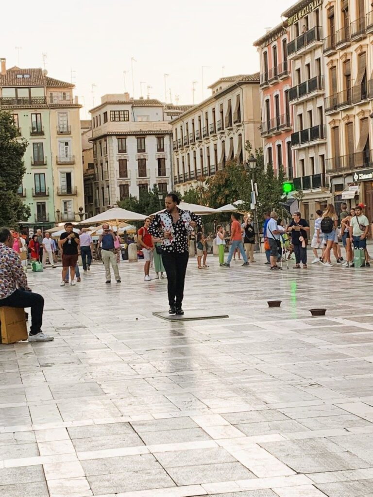 Free things to do in Granada - Street performance