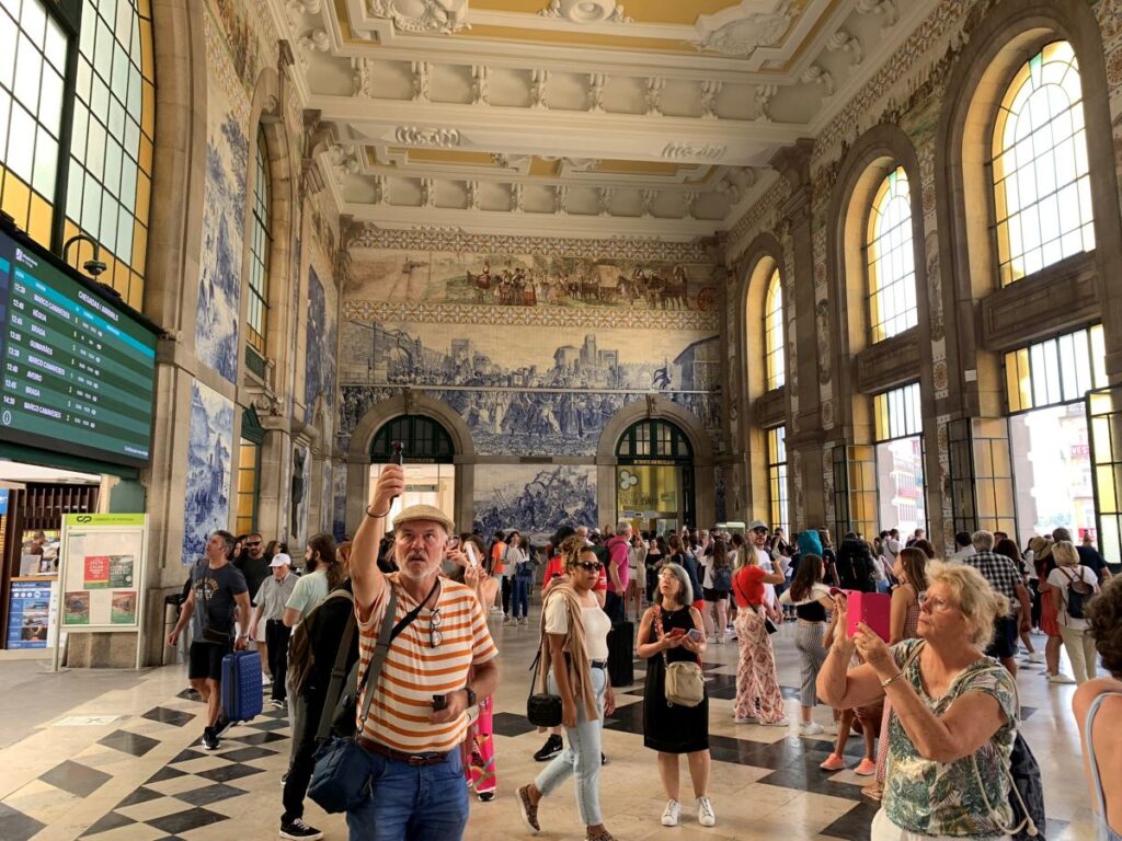 Porto train station