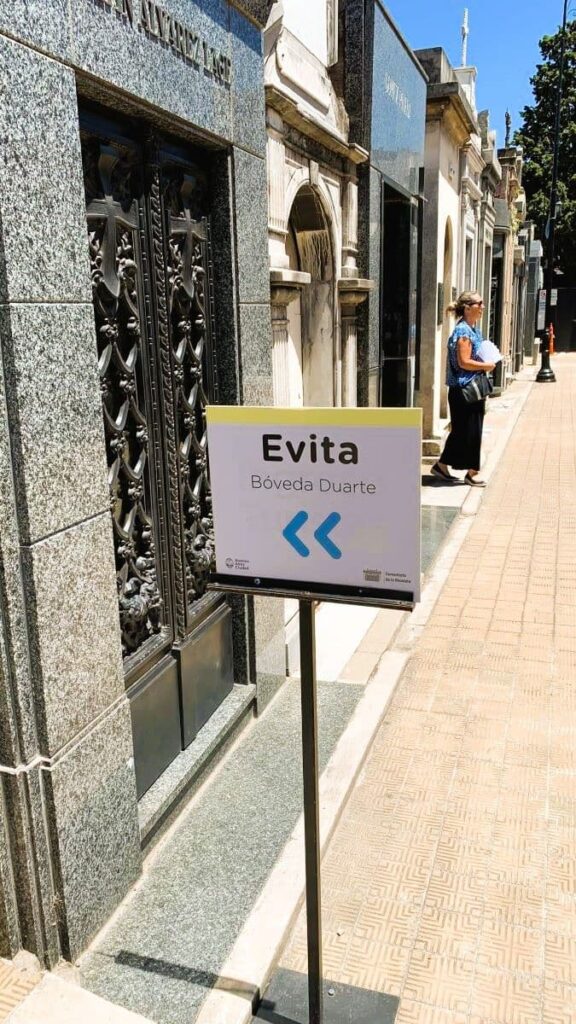 Recoleta Cemetery sign pointing to tomb of Evita Recoleta Cemetery - sign pointing towards the tomb of Evita Peron