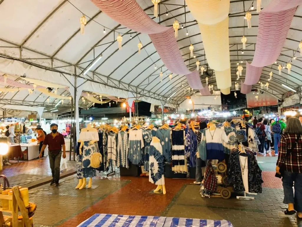 Chiang Mai Night Market - Travel to Chiang Mai
