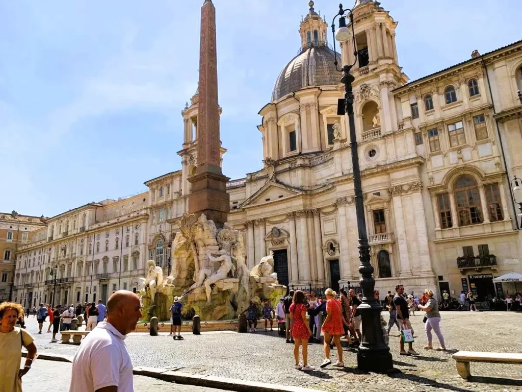 Midday at the gorgeous Piazza Navona