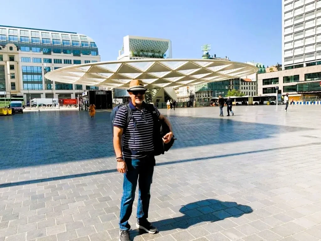 Light travels in Brussels with just a backpack