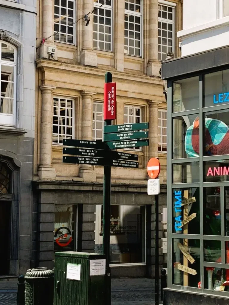Where to stay in Brussels - sign posts